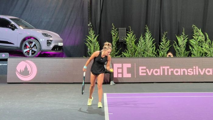 Surpriză la Transylvania Open! Sub privirile Simonei Halep, Jaqueline Cristian a fost eliminată în primul tur de o jucătoare venită din calificări. România rămâne cu o singură reprezentantă pe tabloul de simplu