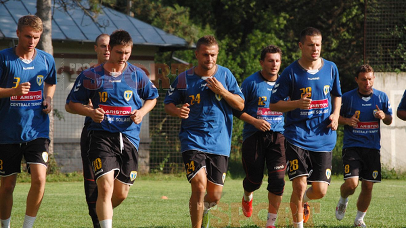 Răchită testează** un italian și un ivorian