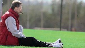 Dinu nu mai iese din casă!