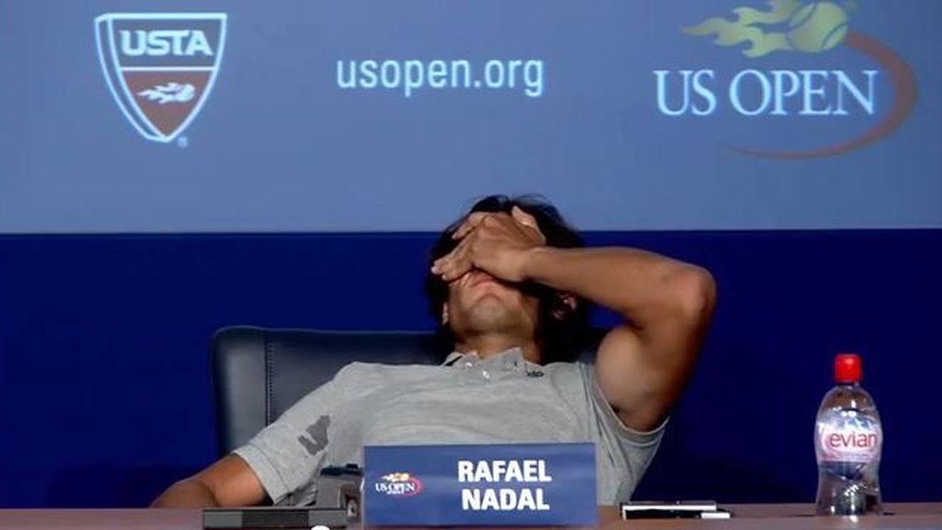 VIDEO Momente de GROAZĂ‚ pentru Nadal!** S-a prăbușit de pe scaun la o conferință de presă, din cauza unor crampe puternice