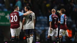 Ei știu să aibă grijă de gazon: ** Aston Villa și-a angajat cel mai CIUDAT "supraveghetor" care o va păzi de ciori!