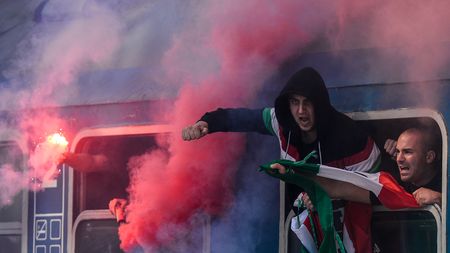 Înjurați România? Amendă! Echipele din prima ligă maghiară au primit amenzi de 10.000 de euro pentru că fanii lor au discriminat România la meciurile din week-end-ul trecut