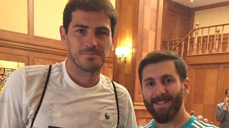 VIDEO | 10 ani de rivalitate: insomnii și multe goluri i-a provocat Messi lui Casillas. Fostul portar al Realului a dat nas în nas cu un "altfel" de Messi. "Nu știe spaniolă, dar seamănă perfect!"