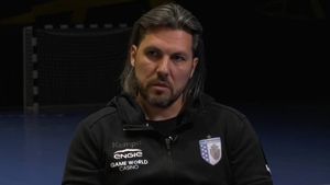 Analiza lui Adrian Vasile înainte de Esbjerg - CSM București: „E o partidă foarte încărcată, emoțional și spiritual, te va stoarce fizic și mental!”. Antrenorul crede că o echipă din România poate câștiga Liga Campionilor în acest sezon | VIDEO EXCLUSIV