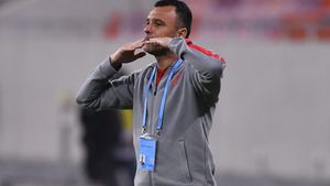 Toni Petrea, surprins de forma excelentă a lui FCSB: „Nu am apucat să mă gândesc la primul loc!” + Jenat de subiectul Sergiu Buș