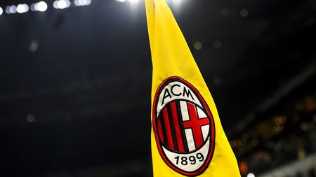 AC Milan va investi 1,5 milioane de euro în stadionul din Craiova unde s-au lansat fraţii Adrian şi Sabin Ilie, Dănciulescu sau Gabi Popescu