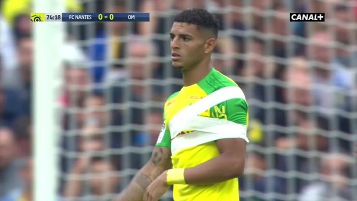 Moment INCREDIBIL în meciul de debut al lui Tătărușanu! Ranieri a făcut toate schimbările până în minutul 23, iar fundașul Diego a fost nevoit să joace cu mâna legată de corp. FOTO