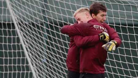 FOTO emoționant! Imagine surprinsă la ultimul antrenament al lui City: Pantilimon își ia rămas bun de la Joe Hart