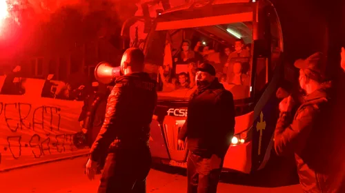 Fanii FCSB, atmosferă incendiară la plecarea autocarului! Cum au fost întâmpinate vedetele lui Gigi Becali înaintea derby-ului cu Dinamo! FOTO & VIDEO