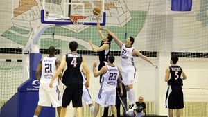 Oradea deschide balul în playoff cu o victorie!** CSM Oradea - "U" Mobitelco Cluj, 77-63
