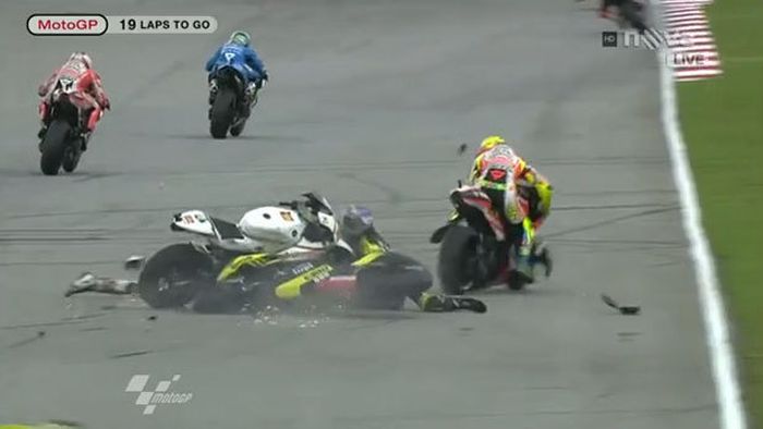 VIDEO ȘOCANT Adio, Super Sic!** Pilotul italian Marco Simoncelli a decedat în urma unui accident TERIFIANT
