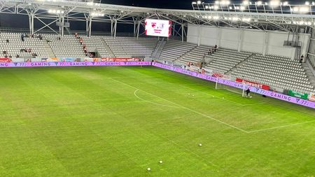 Cum arată gazonul de pe Arcul de Triumf! Imagini cu iarba "pârjolită" pe care se joacă Dinamo - Farul | FOTO