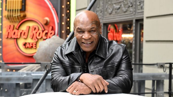 Mike Tyson i-a dat un pumn în abdomen lui Mr. Beast și l-a pus în genunchi. Momentul s-a viralizat în toată lumea