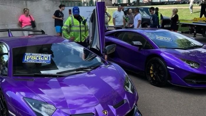 Au fost confiscate 72 de maşini de lux de milioane de euro, printre care şi două Lamborghini identice