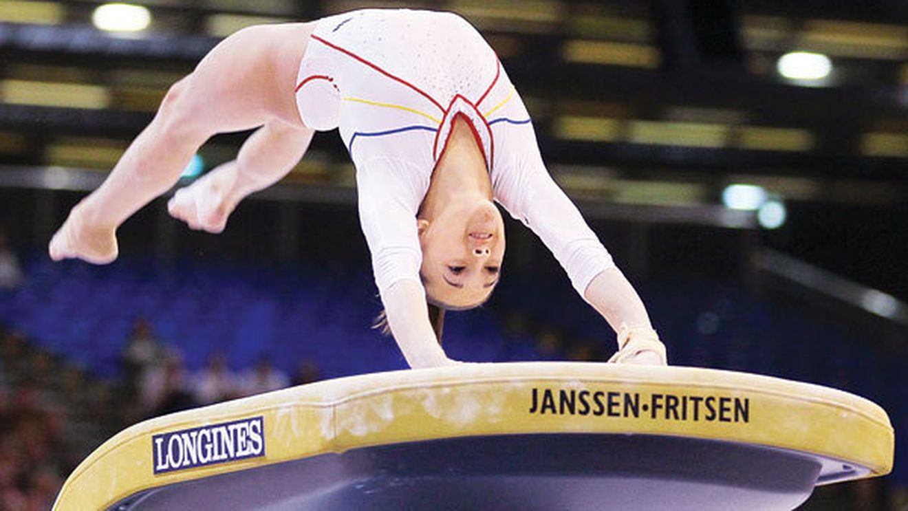 Larisa Iordache a cucerit medalia de argint la individual-compus, la CE de la Moscova