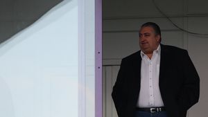 Mureșan: "Sunt doar cinci echipe care vor arbitri străini!"** Iancu: "Nici vorbă! Sunt 15 echipe pro străini!"