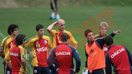 "Jucătorii naționalei sunt lipsiți de valoare! **La lot vin ajutoare de bucătari"