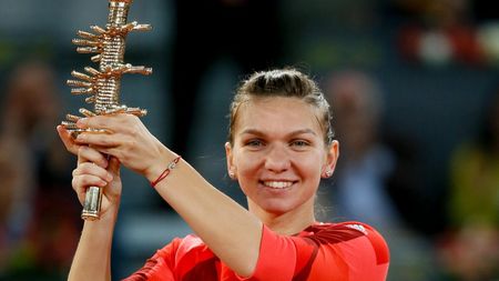 SIMONA CAMPEONA: al 12-lea titlu al carierei și revenire în Top 5 WTA! Cronica finalei de la Madrid în care Halep a zdrobit-o pe Cibulkova