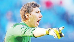 Adio, Premier League. Pantilimon e gata să plece de la City: "E dorit de Roma și Parma"