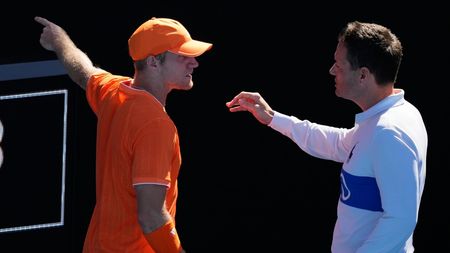 „Ce ziceți de SUA, idioților?”. Jucătorul a cedat nervos la Australian Open din cauza fanilor
