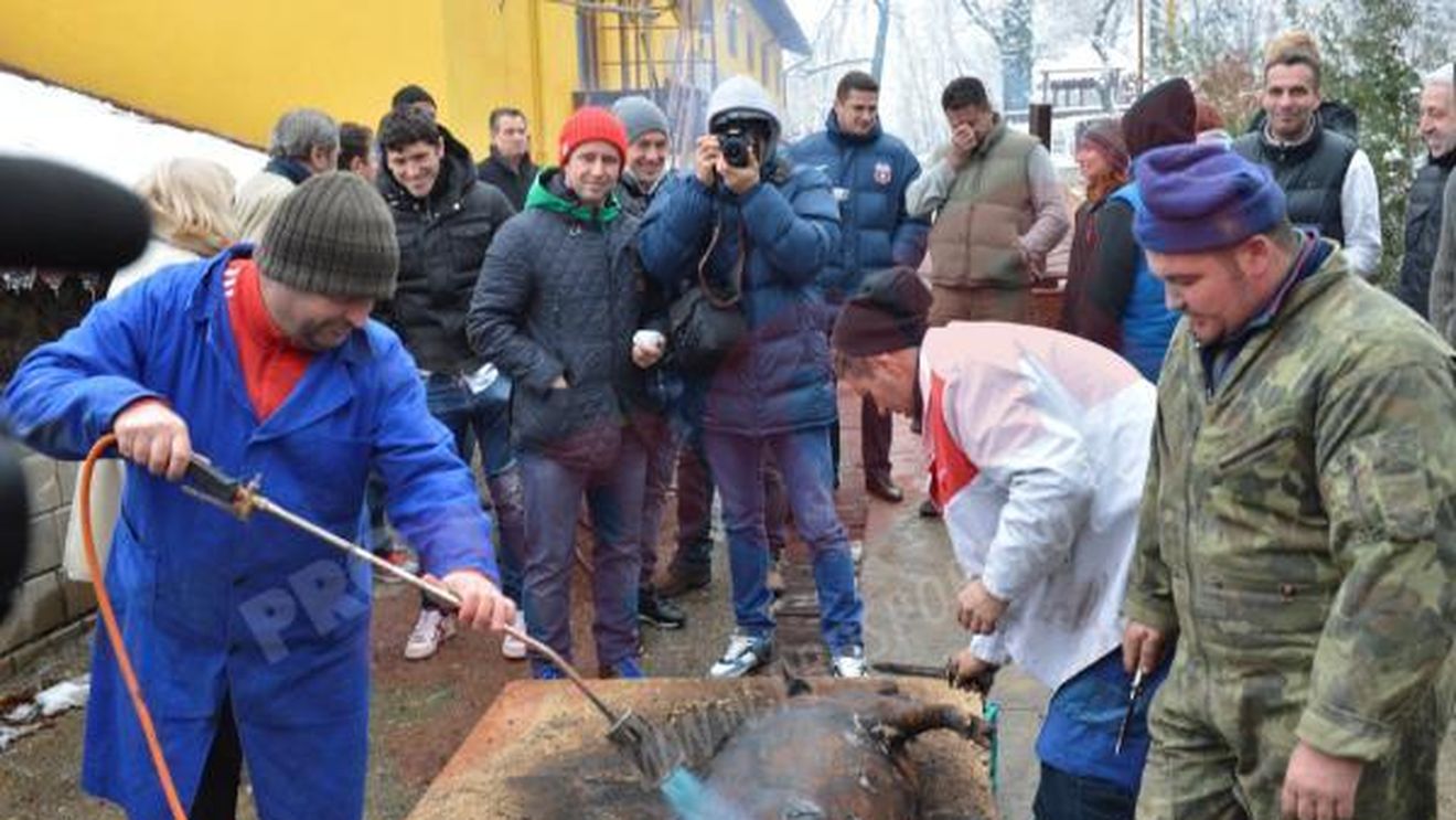 Asta este Liga I festivă!** Echipa care se unește de Crăciun și pe care nu ai fi ghicit-o în loturile din campionat! Vezi cu cine sunt colegi Ricardo Cadou și ColinDidi :)