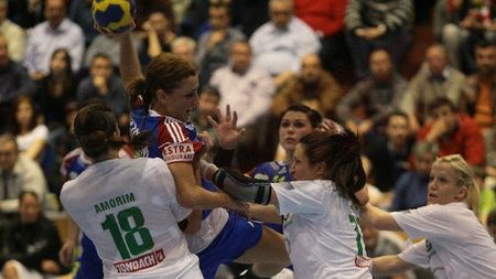 PARANORMAL!** Vâlcencele revin după ce au fost conduse la 4 goluri: 35-31, cu Gyor! Trimite-le mesajul tău