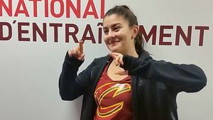 O tenismenă de origine română i-a luat fața lui Bouchard în Canada. Andreescu a fost desemnată jucătoarea anului, apoi a oferit declarația zilei: "Țin degetele încrucișate pentru Halep!"