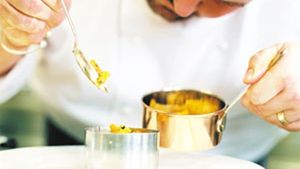 Romanii nu ne "înghit"! Vor veni cu bucătarul lor!