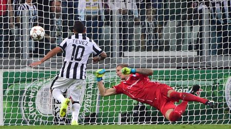 Tevez, gol în Liga Campionilor, după o secetă de 5 ani. Ultima oară, "Apașul" înscrisese pentru United