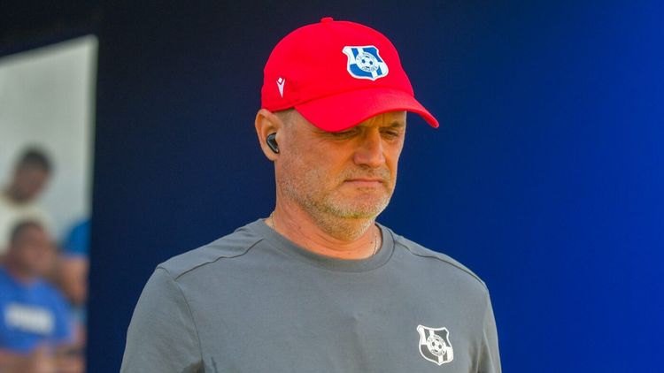 E singurul antrenor din România care face asta în timpul meciurilor! Am deconspirat secretul lui Erik Lincar. EXCLUSIV