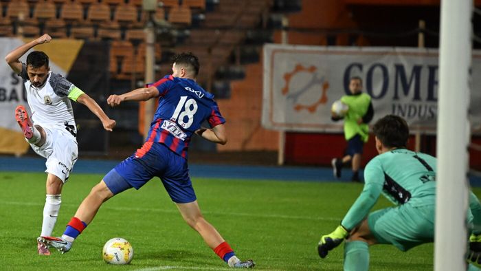 Povestea puștiului de nici 18 ani care joacă deja la națională și este gata să se ia la trântă cu vedetele din Superliga. EXCLUSIV