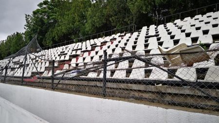 FOTO | Ca la război! Cum arată acum stadionul din Regie după luptele dintre jandarmi și fani duse la meciul Steaua - Carmen