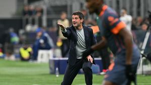 Cristi Chivu vrea să mai transfere un jucător de la fosta echipă! Pe cine a pus ochii antrenorul lui Inter