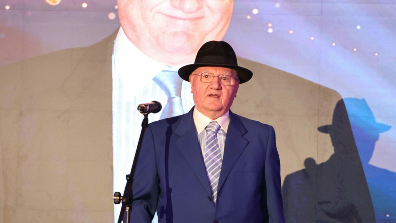 Îi râde în față lui Mitică Dragomir după ce a prezis un transfer SF de la echipa lui Dan Șucu: „Zicea de Real Madrid și Manchester United. S-a stricat Oracolul”