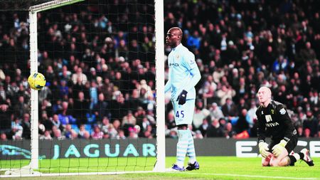 Like a BOSS!** Încă o "aroganță" marca Balotelli: a dat gol cu umărul în City - Norwich 5-1