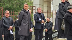 Transfigurat. Gică Hagi, stană de piatră la înmormântarea lui Mircea Lucescu