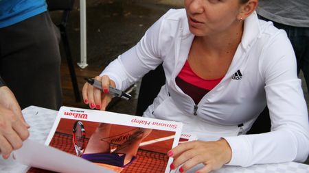 "Cred că joc mai agresiv decât Djokovic". Halep vrea titlul la București și galerie azi, în semifinale, pentru ea și Niculescu