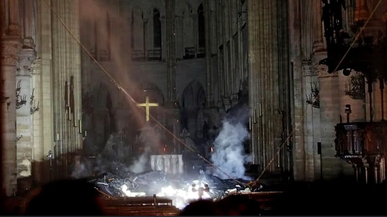 Notre-Dame va fi refăcută și de miliardarii din lumea fotbalului. Patronul lui Rennes donează 100 de milioane de euro! Primele imagini din interiorul distrus de incendiu | VIDEO