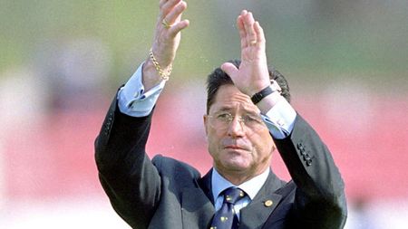 Unul dintre managerii Stelei și Cornel Dinu, "împăcați" de flegmele din Giulești:** "Mister, ai fost memorabil în '98!" "Procurorul" a dezvăluit cum și-a recuperat costumul pătat VIDEO