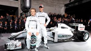 FOTO ȘI VIDEO **Schumacher, prezentat oficial la Mercedes GP
