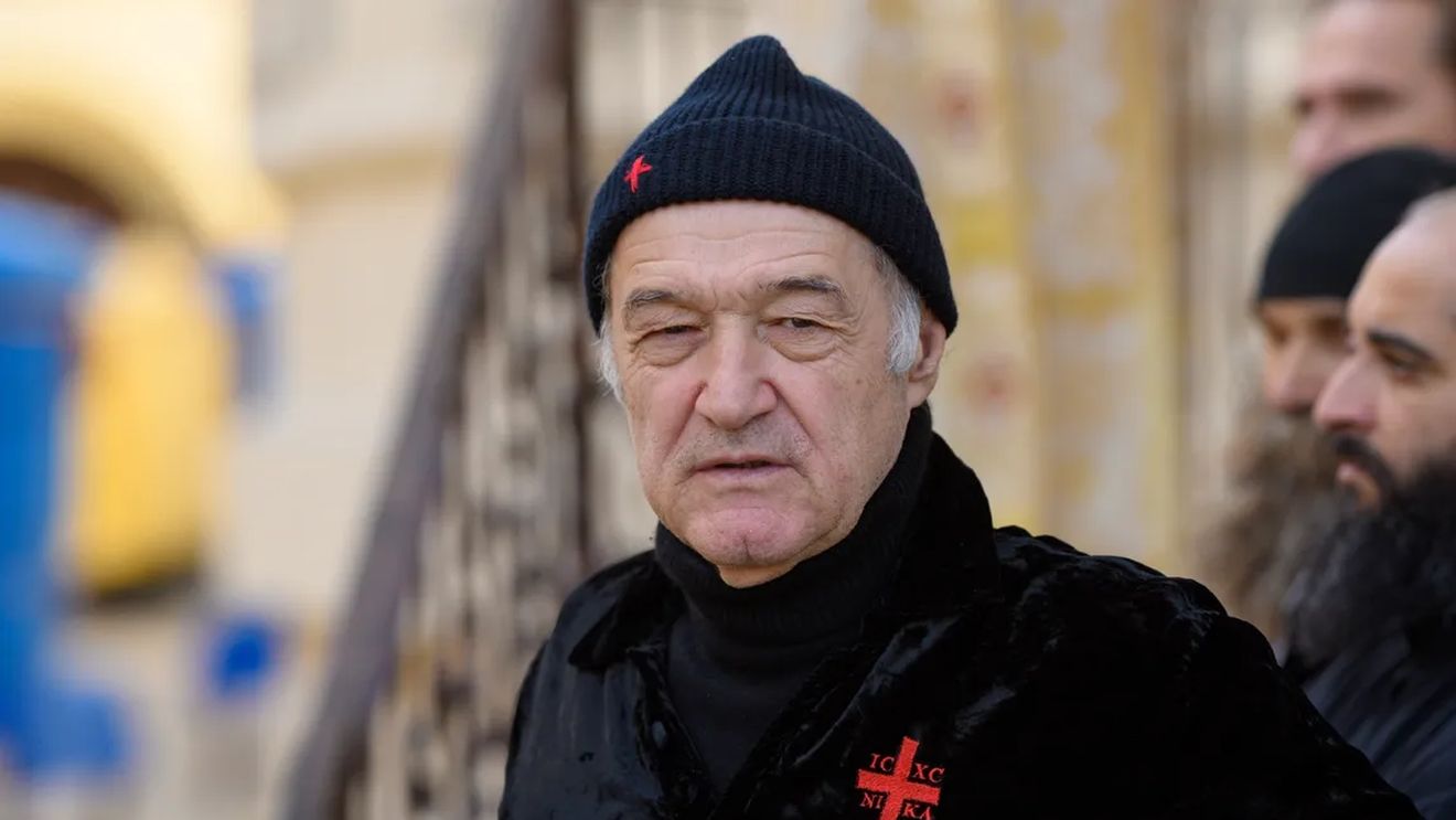 Gigi Becali a intervenit fără milă la pauză! A dat afară doi fotbaliști din echipa FCSB după 45 de minute cu Craiova, deși unul dintre ei a fost eroul campioanei