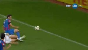 FOTO | Colțescu a gafat în serie în meciul Steaua - Chiajna: penalty ușor acordat oaspeților și o lovitură liberă inexistentă din care ilfovenii au trecut la conducere