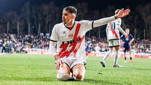 Englezii se iau de gât cu Real Madrid și FC Barcelona pentru transferul lui Andrei Rațiu! Omul care l-a descoperit pe Dani Alves a mers special să-i facă raport pentru echipa de Champions League din Premier League