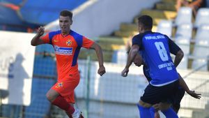Darius Olaru s-a accidentat în amicalul Gloria Buzău - FCSB! Mijlocașul, noi probleme la umăr