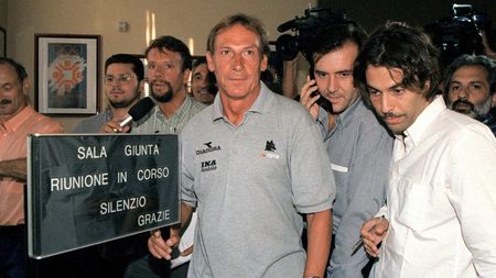 "De 11 ani nu mai reușesc** să antrenez din cauza lui Moggi!"