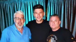 Cristi Săpunaru a petrecut până în zori la ziua lui Gigi Corsicanu! Căpitanul Rapidului s-a distrat pe muzica lui Jean de la Craiova înaintea meciului cu CS Mioveni | VIDEO & FOTO