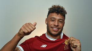 "Cumpără-mi tricoul, voi ajunge un superstar". VIDEO | Oxlade-Chamberlain, "închis" de un puști cu o replică genială