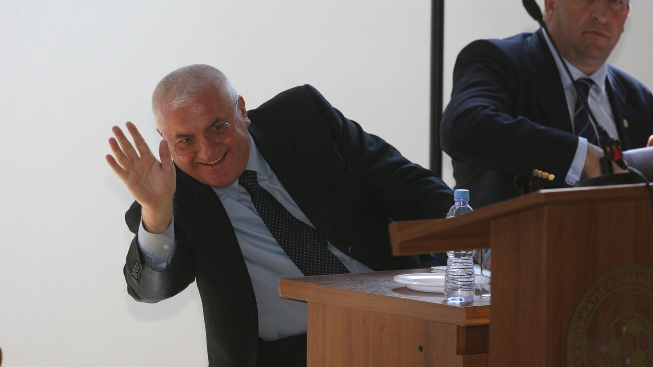 "Ha, ha, ha, ce țeapă și-a luat Taher! Dacă nu m-a ascultat!"