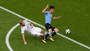 N-a cântat fanfara la Samara. Uruguay a strivit Rusia, scor 3-0, și a câștigat Grupa A. Gazdele au jucat 60 de minute în inferioritate numerică, ambele națiuni merg în optimi. Toți rușii au fost păcăliți de Suarez. Cronica meciului 