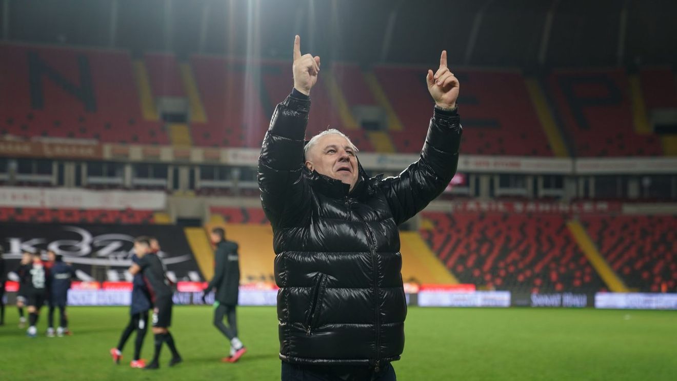 Marius Șumudică ofertat în direct la TV din Arabia Saudită: „Mă sună pe o aplicație, nu te mai aud!”